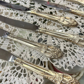 Ножи столовые "Троянда" Киевский з-д им.Дзержинского. Мнц с серебрением. Винтаж. Цена за 6шт. Картинка 3